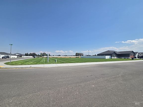 3rd image of 1019 Bull Run Ave