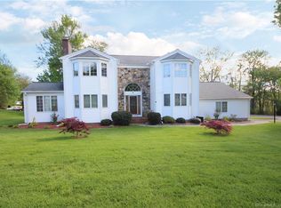 4 Christopher Rd, Branford, CT 06405