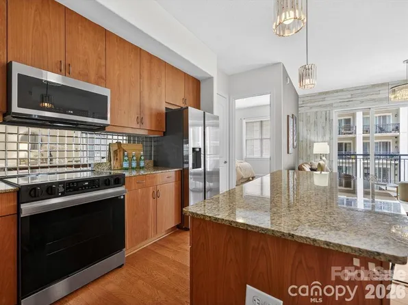 4620 Piedmont Row Dr, Charlotte, NC