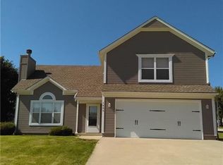 1600 Beau Dr, Raymore, MO 64083