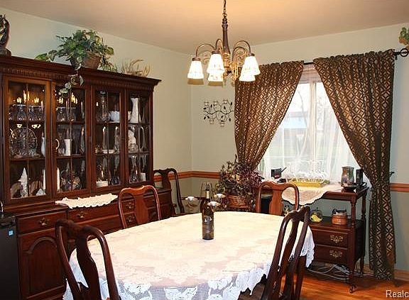 5th image of 7783 Hillsboro Dr