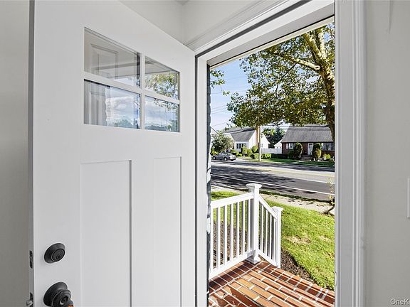 3rd image of 843 Jerusalem Avenue