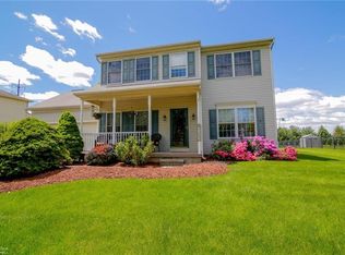 2657 Fieldview Dr, Macungie, PA 18062