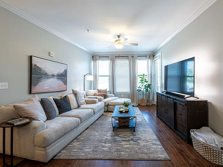 445 W Blount Ave #225 — Photo 10