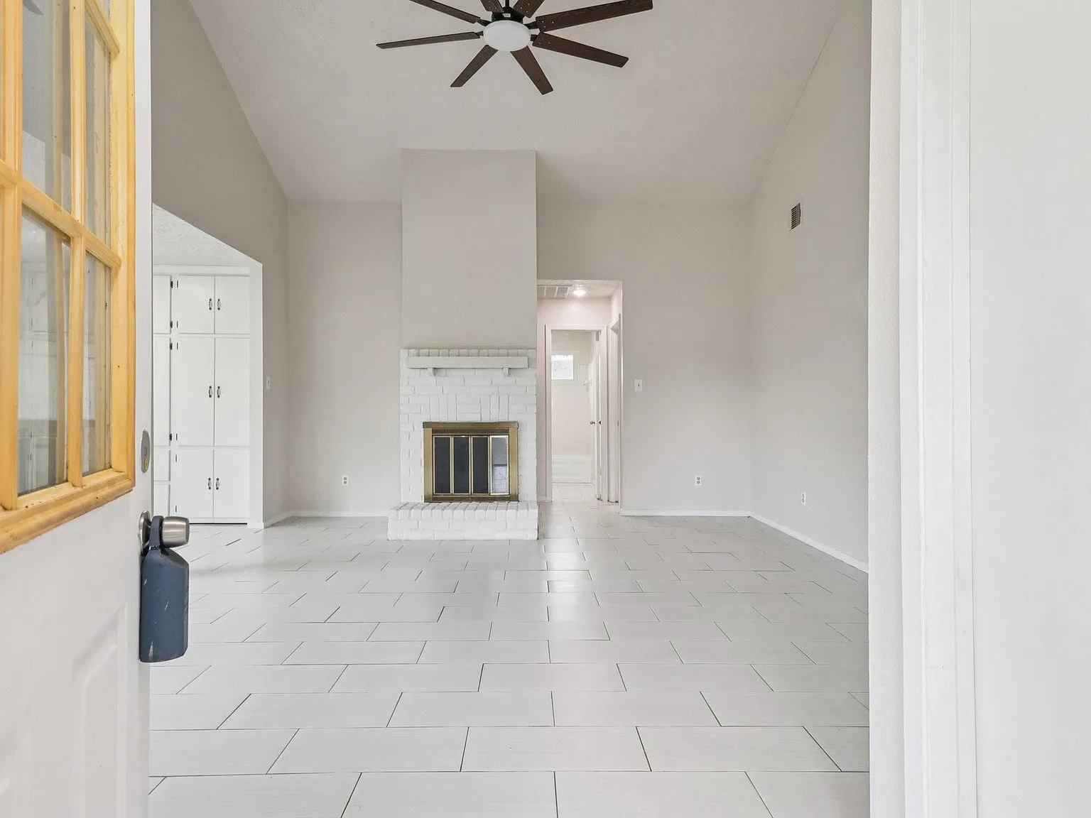 2 bed, 1.0 bath, 1072 sqft, $1,650 — Photo 3