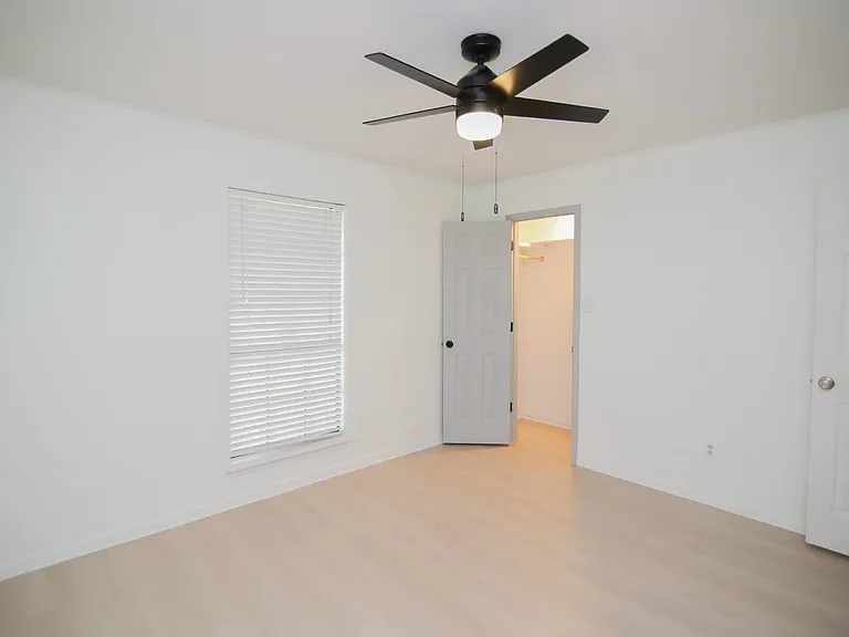 413 Woodway Ln — Photo 22