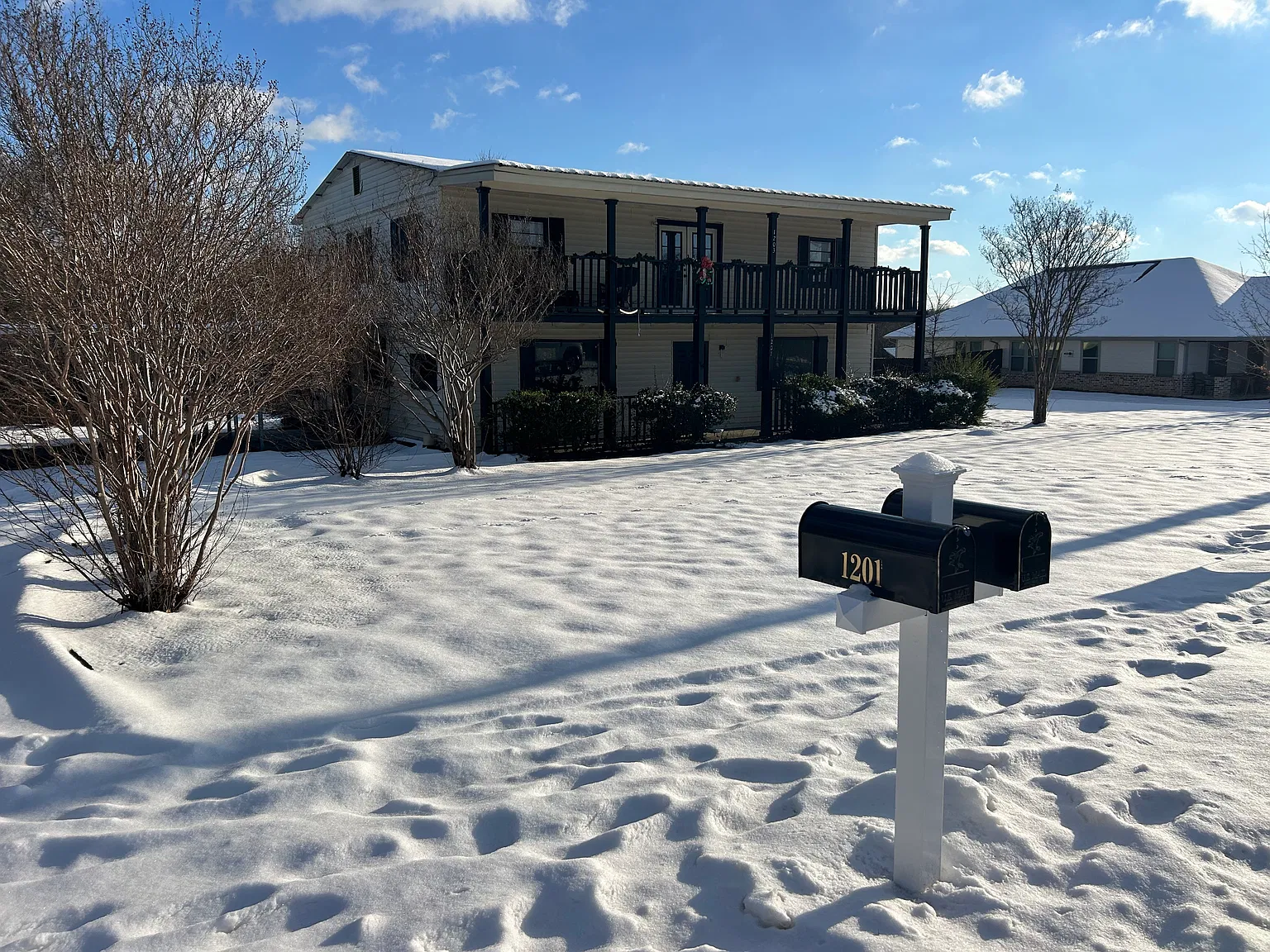 2 bed, 1200 sqft, $1,600 — Photo 1