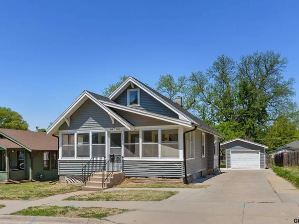 6030 Pine St, Omaha, NE 68106