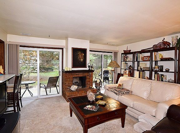 3rd image of 2S404 Emerald Green Dr Unit D
