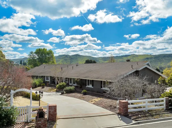 2704 N Redondo Cir, Camarillo, CA 93012