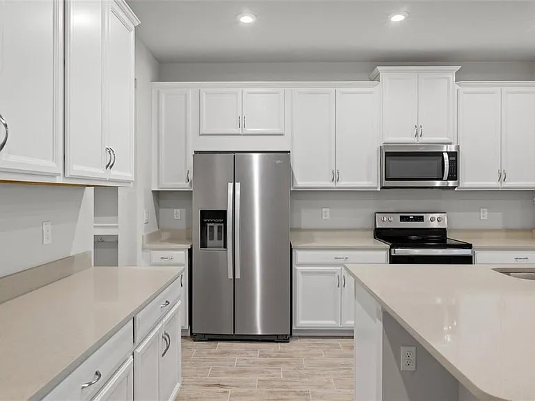 2326 Summerlit St — Photo 7