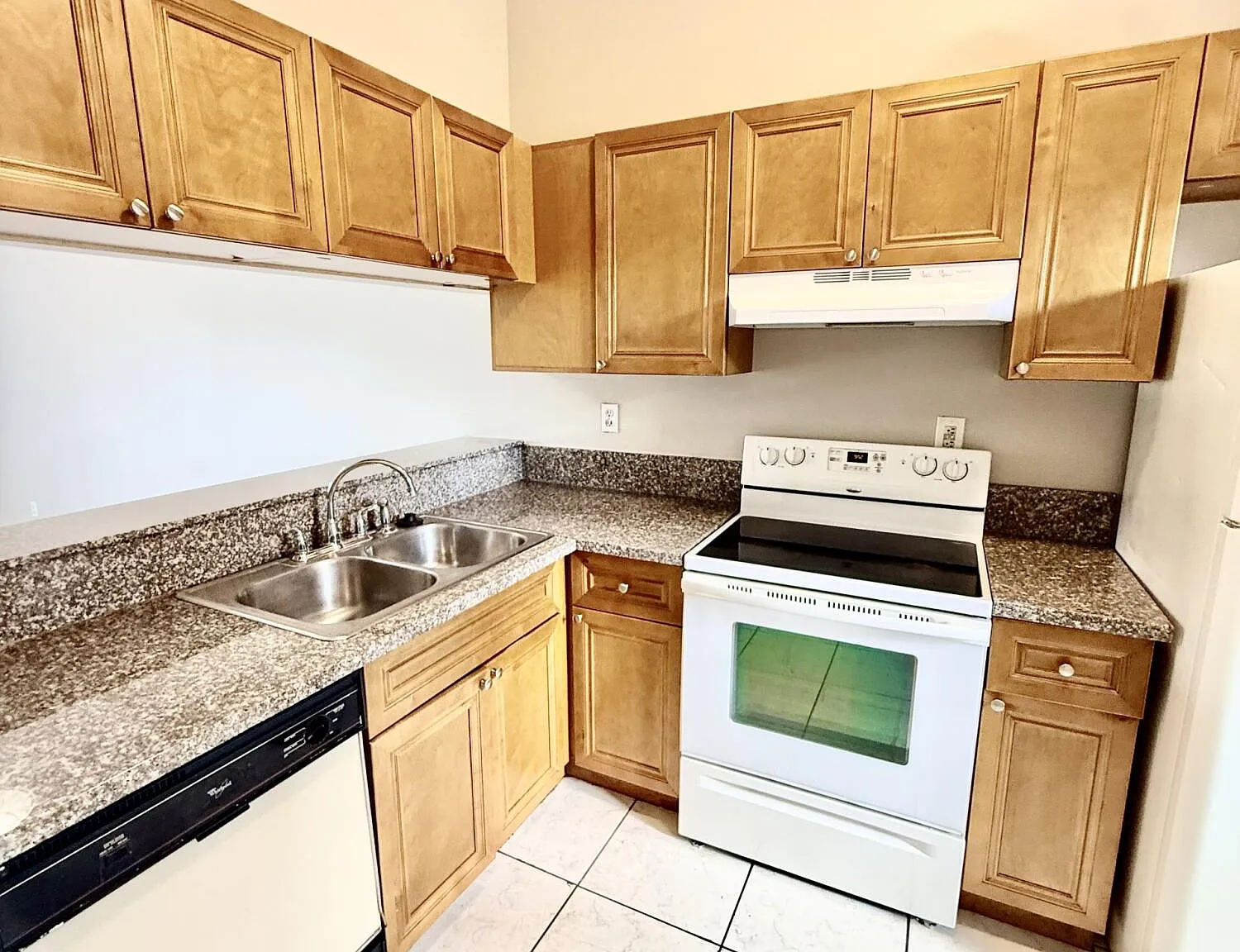 3 bed, 2.0 bath, $2,200 — Photo 2