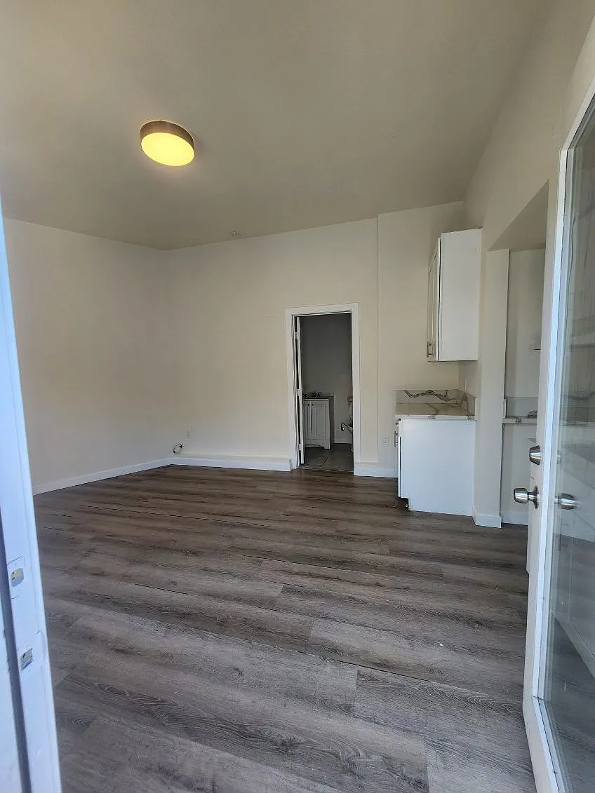 Building Photo - 300 E 42nd Pl #4252