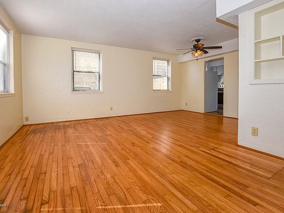 5th image of 729 N Grandview Ave