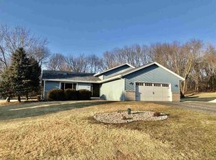 6832 Gunpowder Rd, Roscoe, IL 61073