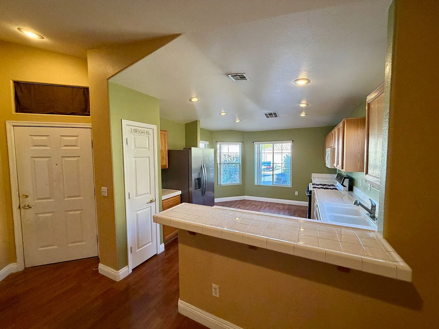 Charming Single-Story Home in Gated Seven Hills Community — Photo 4