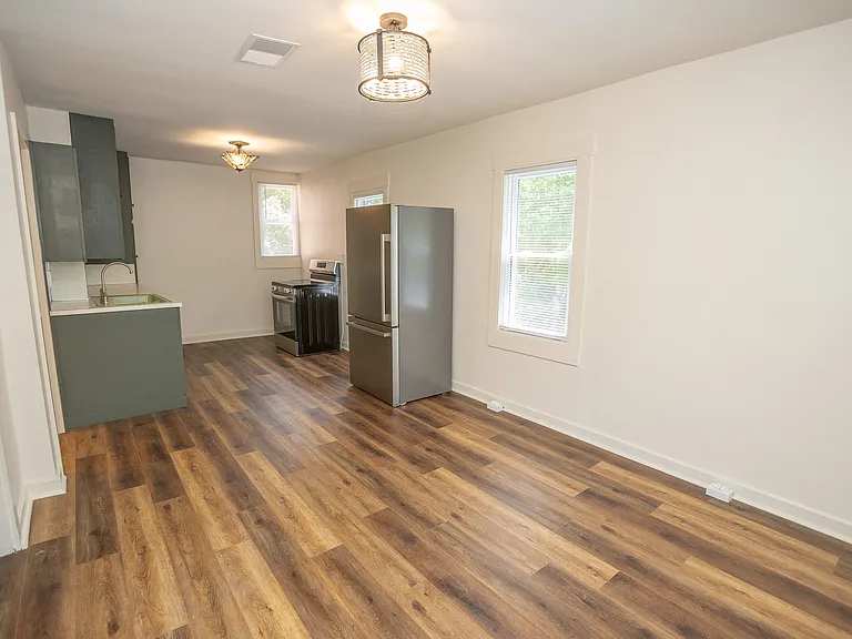 1122 E McCarty St #5 — Photo 7
