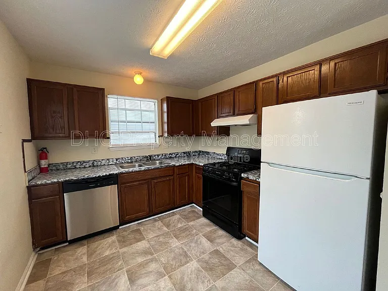 1183 Red Oak Cv — Photo 9