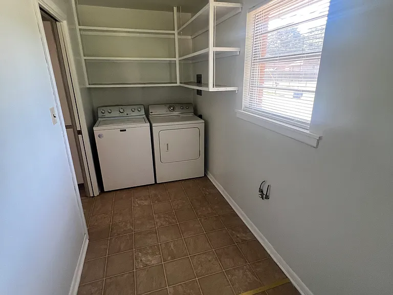 112 N Park St — Photo 10
