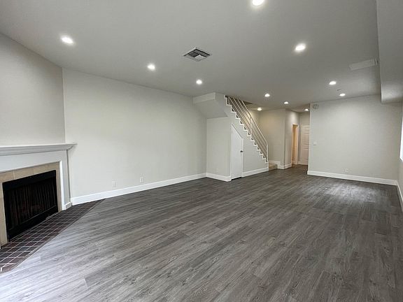 3rd image of 11742 Mayfield Ave #116