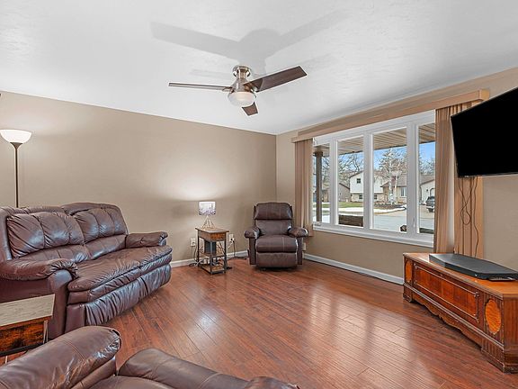 4th image of 543 Delwiche Rd