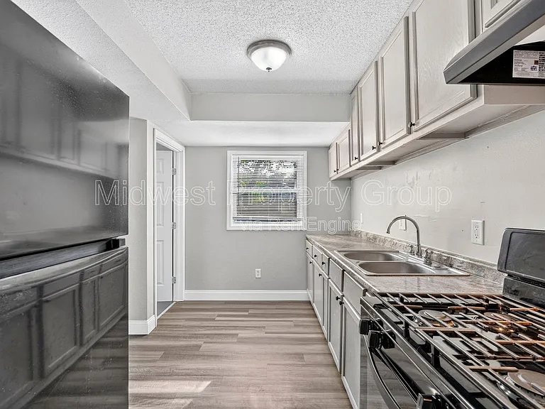 273 Roderick Dr — Photo 5