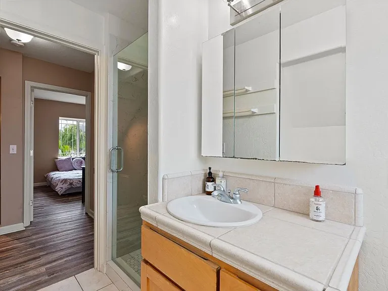 531 Dufour St — Photo 9