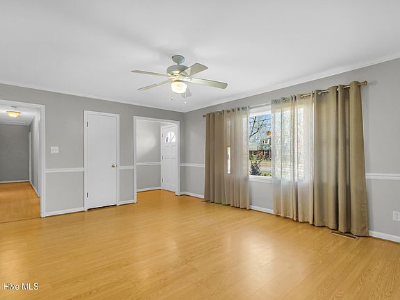 2nd image of 609 Edgehill Road