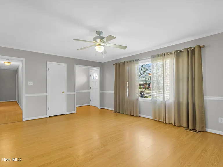 609 Edgehill Rd — Photo 10