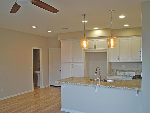 3rd image of 44111 Calle Luz