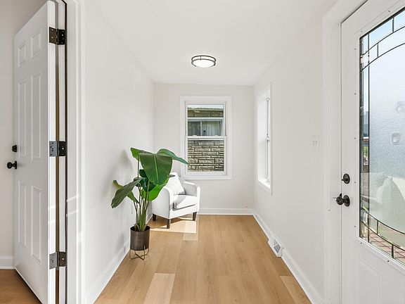 5th image of 4301 Homerlee Ave