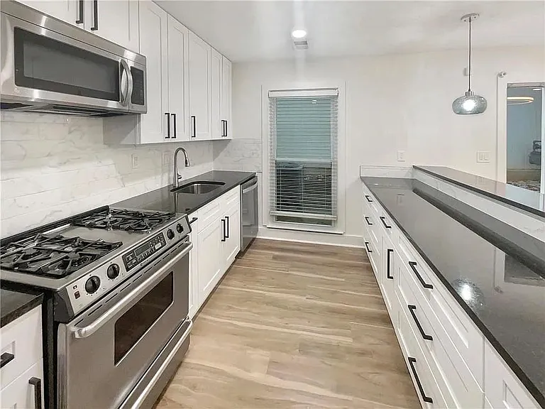 4410 Idlewood Ln — Photo 3