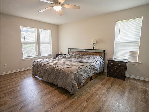 5th image of 404 Rivers St