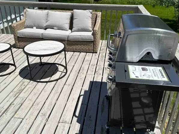 15647 W Birchwood Ln, Libertyville, IL 60048