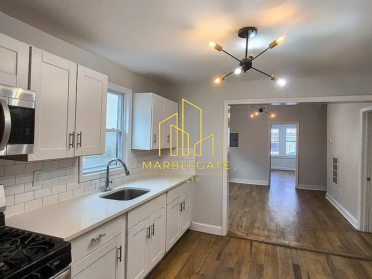 75 S 6th St #22 — Photo 4