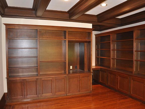 3rd image of 636 Hurlingham Ave