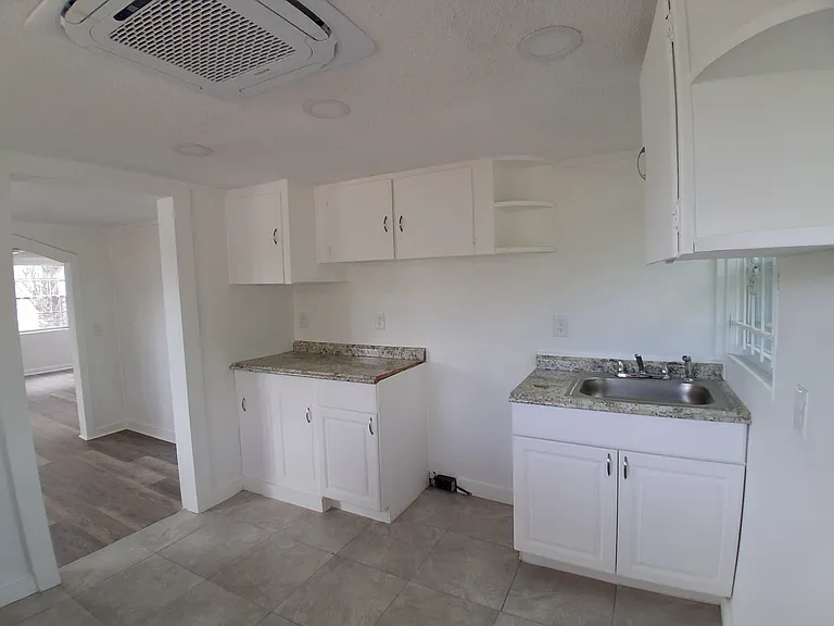 2904 Moncrief Rd — Photo 6