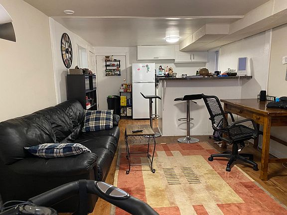 3rd image of 1902 W Cortland St #G