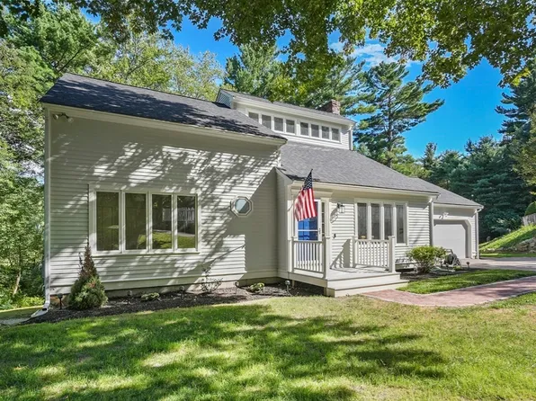 6 Barrows Rd, Mendon, MA 01756