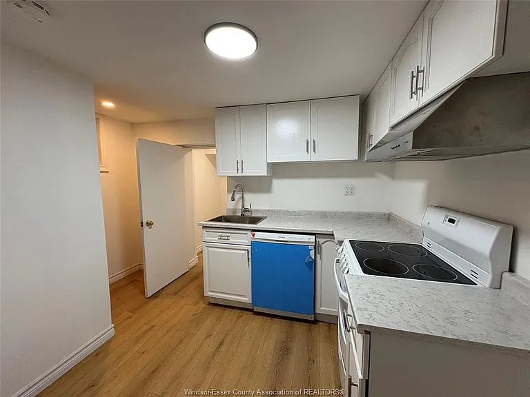 2148 Tecumseh Rd W #LOWER — Photo 3