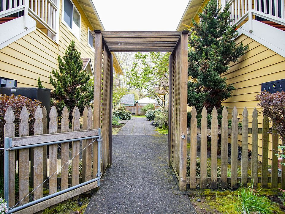 1st image of 3506 SE 15th Ave #5