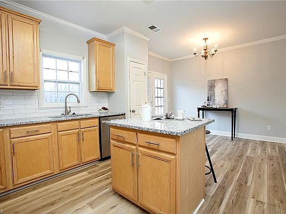 5th image of 4441 Baylor St