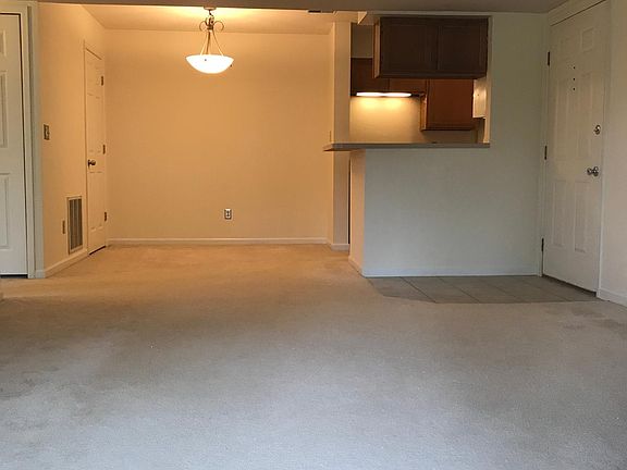 Entrance, Dining room, side of Kitchen