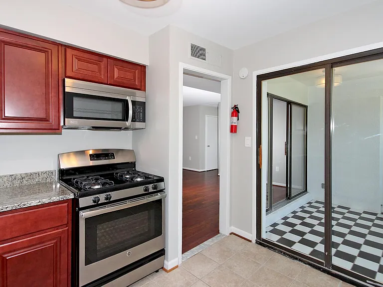 9647 Whiteacre Rd #B3 — Photo 5