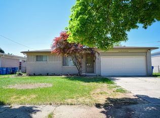 11474 Canterbury Dr, Warren, MI 48093