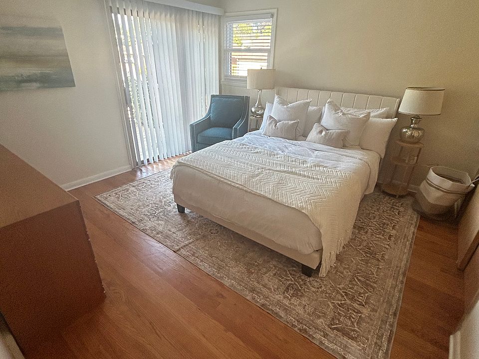 1st image of 1324 W Sheridan Ct #1