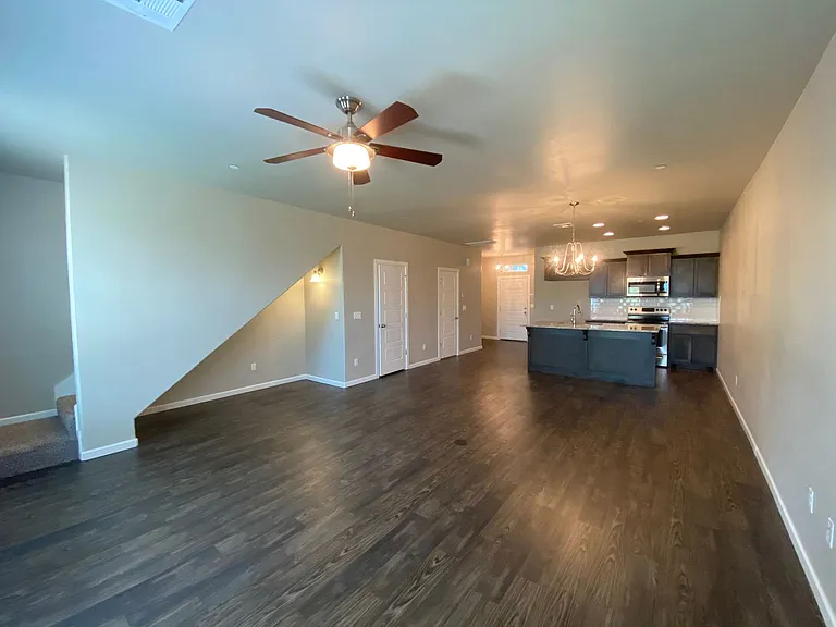 749 SW 14th St — Photo 3