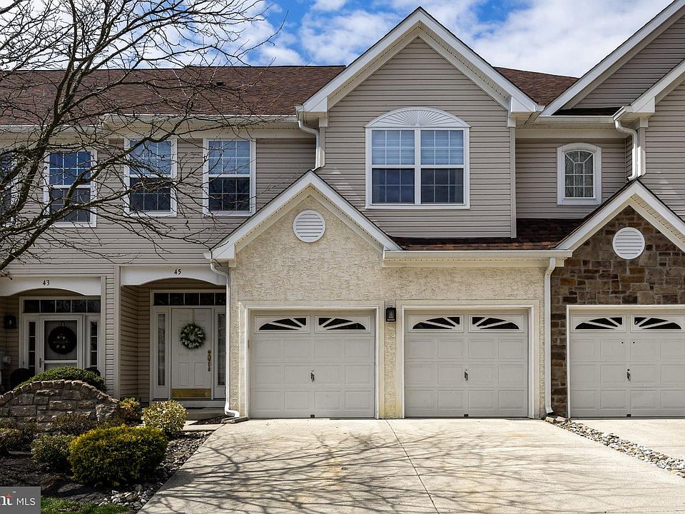 1st image of 45 Tudor Ct