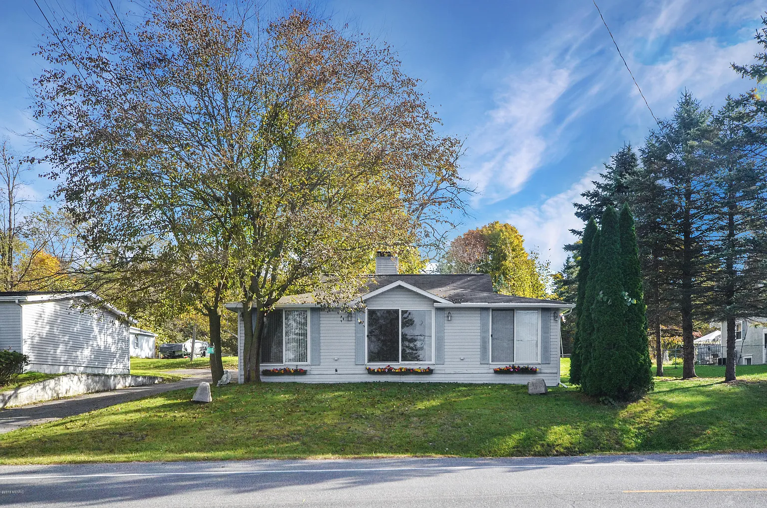 21196 North Ave photo 1