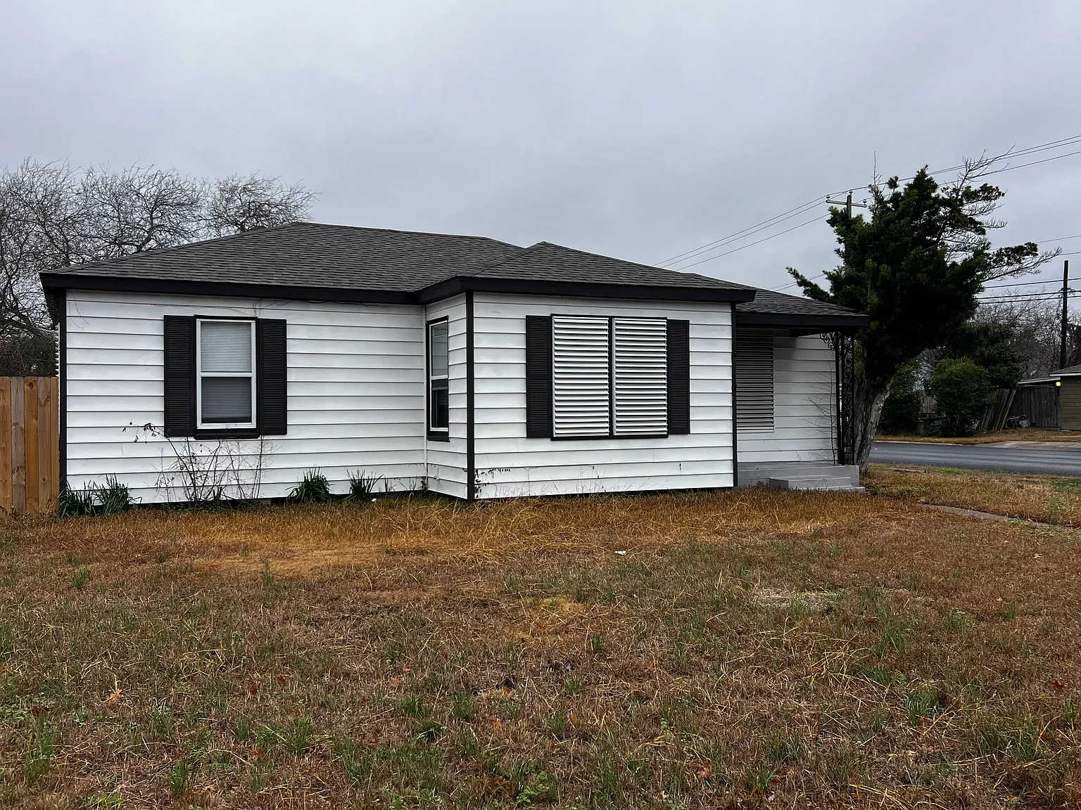 3 bed, 1401 sqft, $1,550 — Photo 1